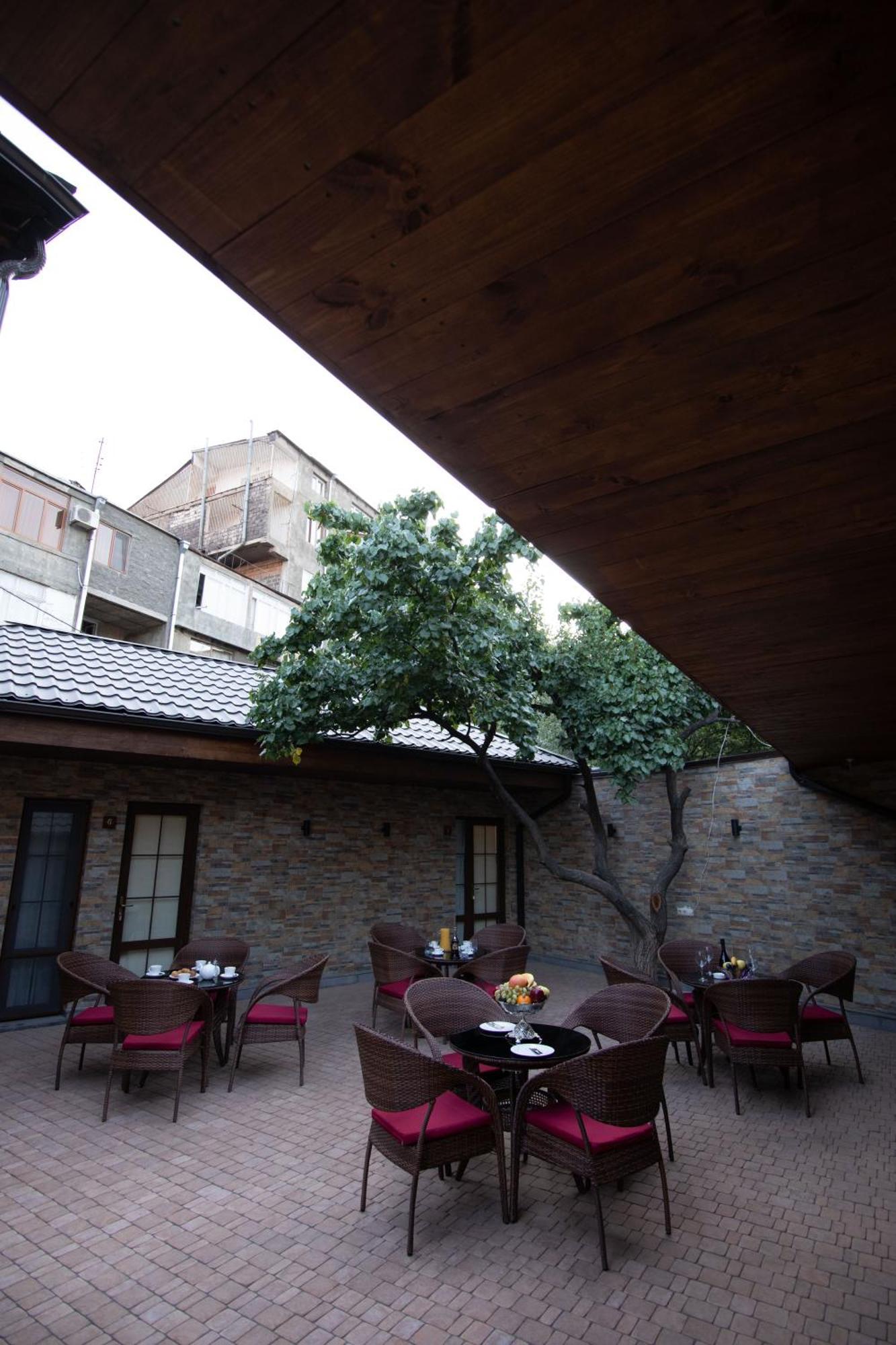 Boutique Living Hotel Erywań Zewnętrze zdjęcie